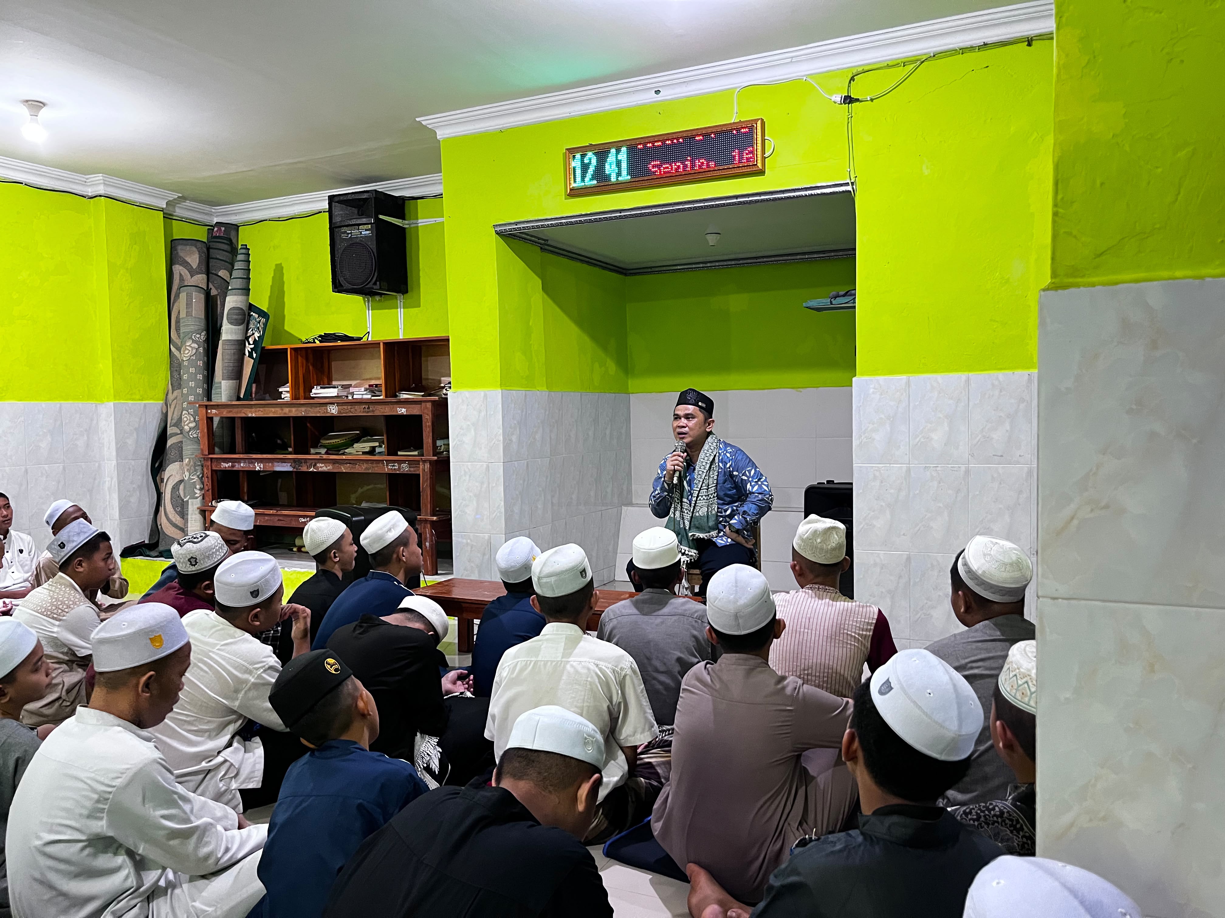 Kepala Madrasah Turun Langsung Jadi Tutor Adzan, Bekali Murid MTsN 1 Bandar Lampung Jadi Muazin Percaya Diri