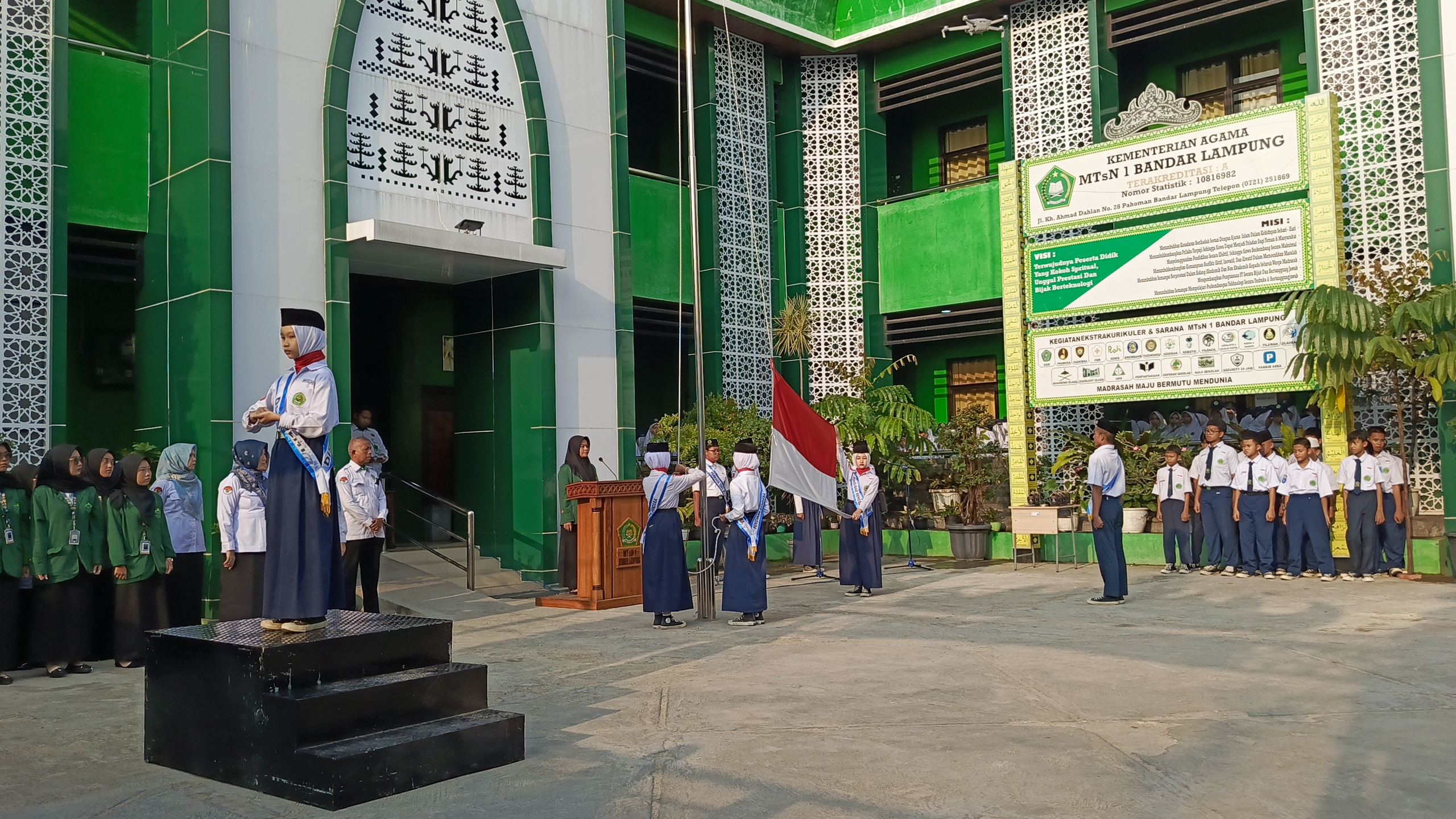 Tiga Langkah Kecil untuk Perubahan Besar;  Pesan Inspiratif dalam Upacara MTsN 1 Bandar Lampung